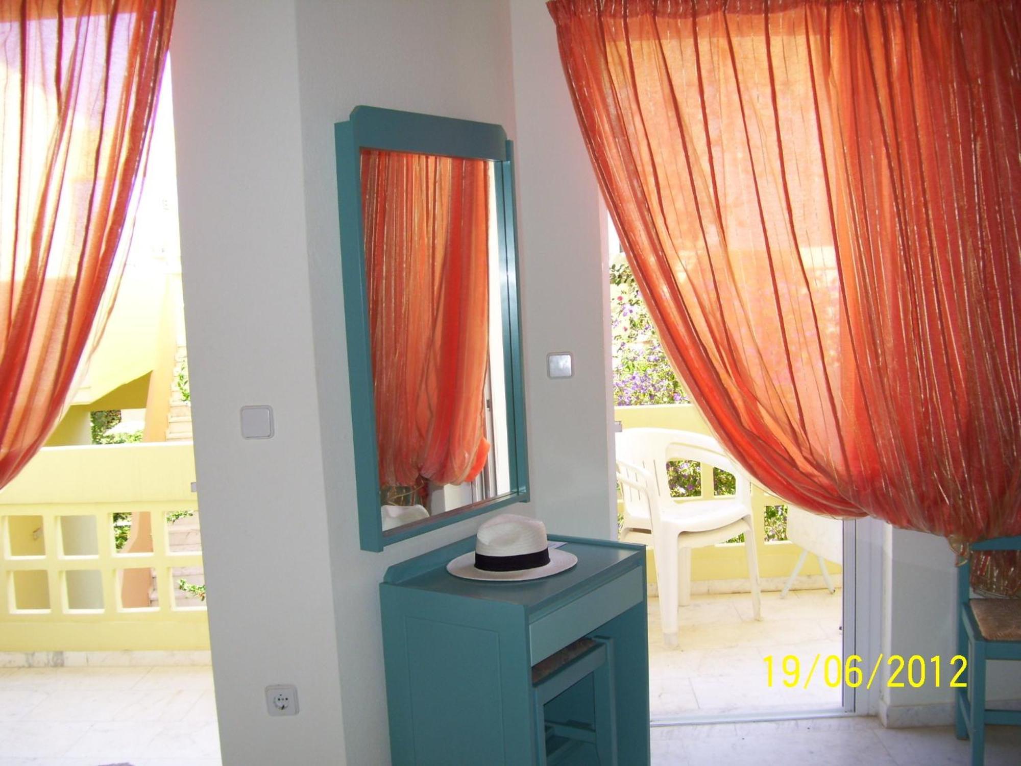 Apelia Residence Agia Marina  Exterior photo