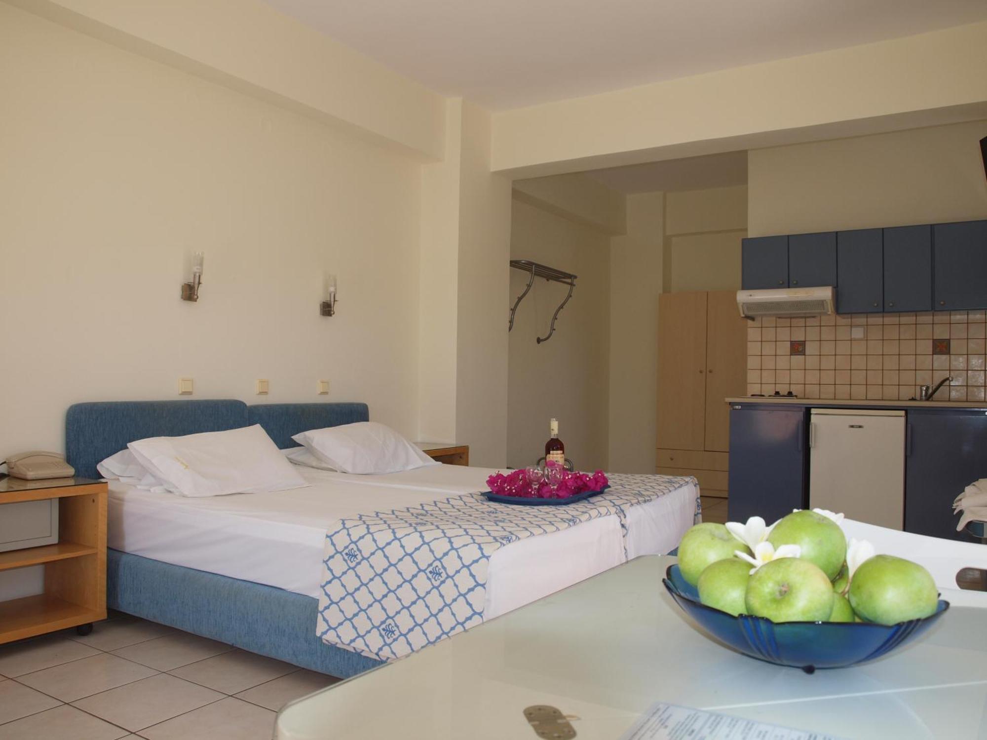 Apelia Residence Agia Marina  Exterior photo