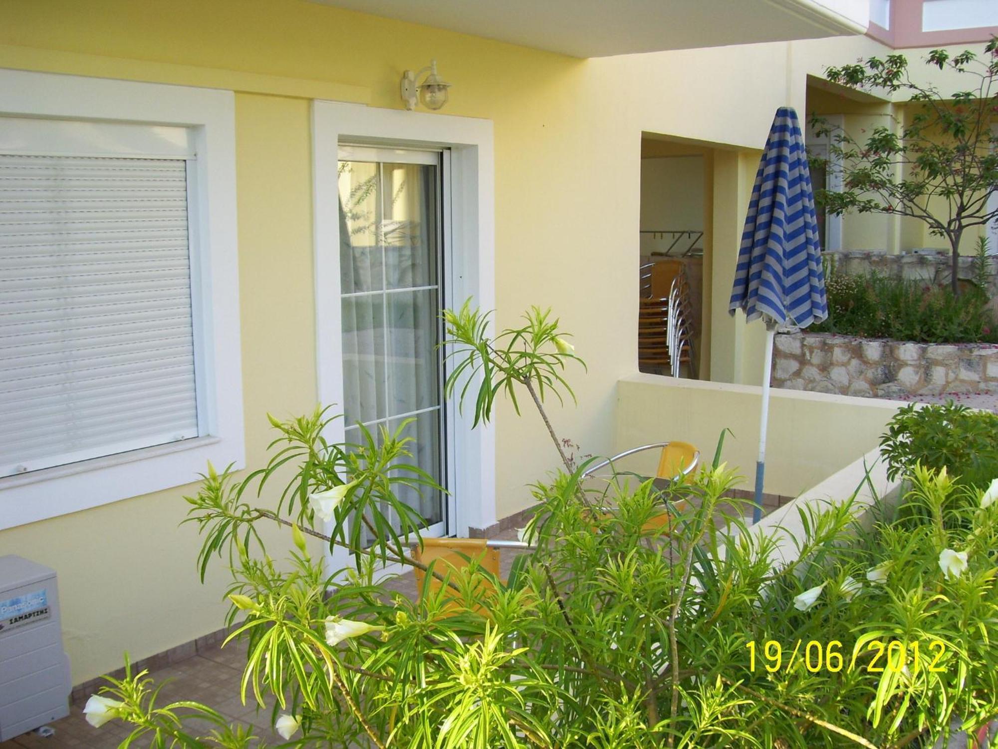 Apelia Residence Agia Marina  Exterior photo