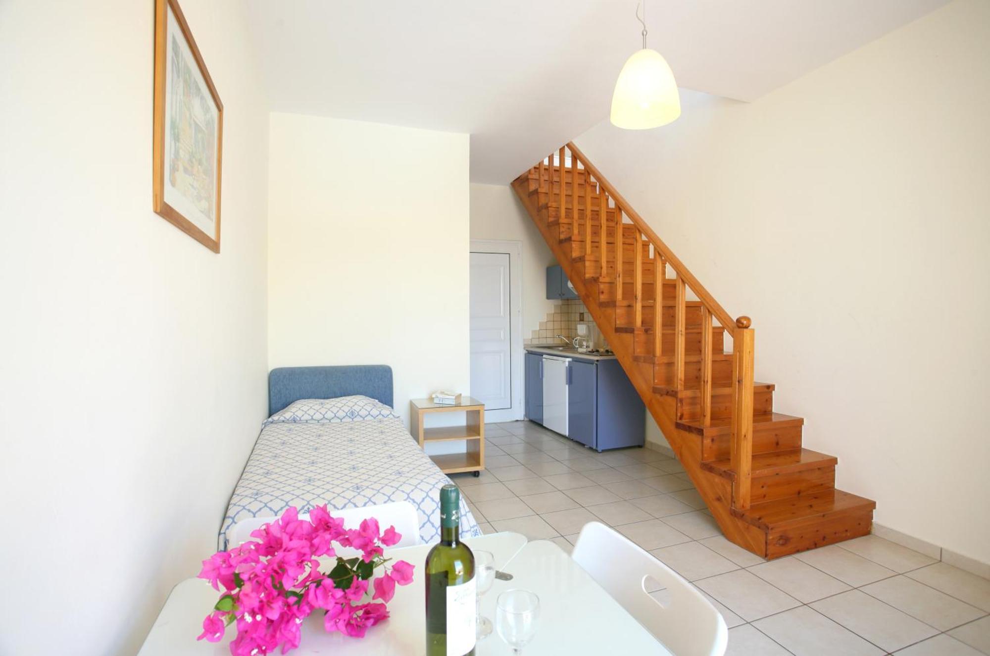 Apelia Residence Agia Marina  Exterior photo