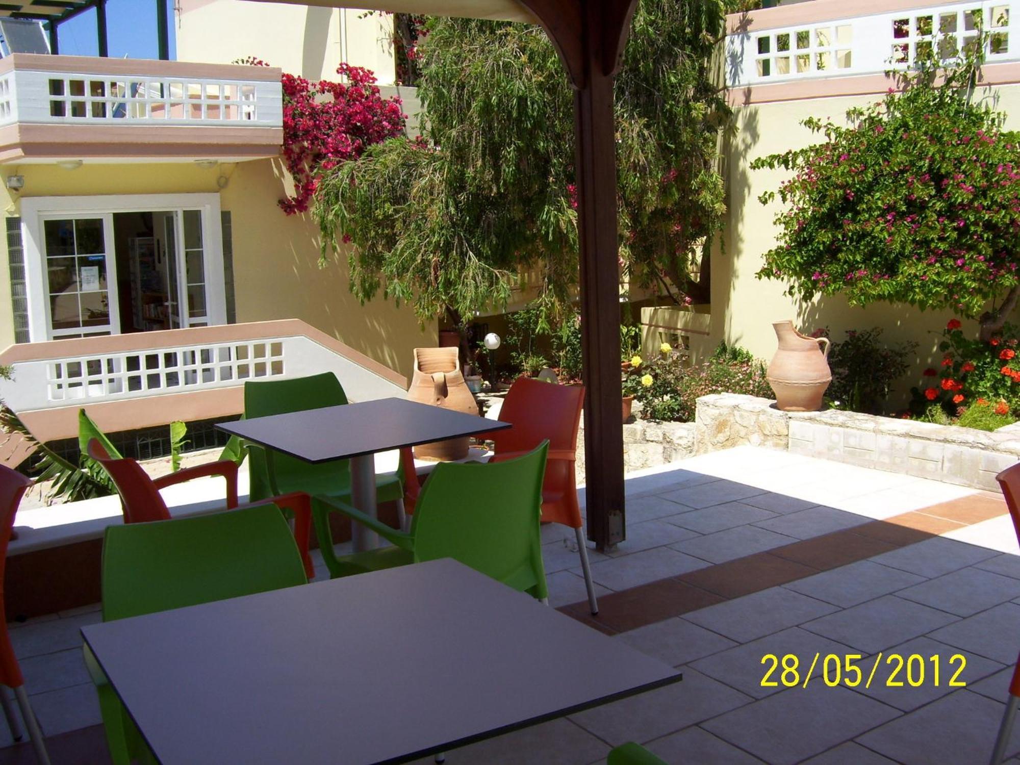 Apelia Residence Agia Marina  Exterior photo
